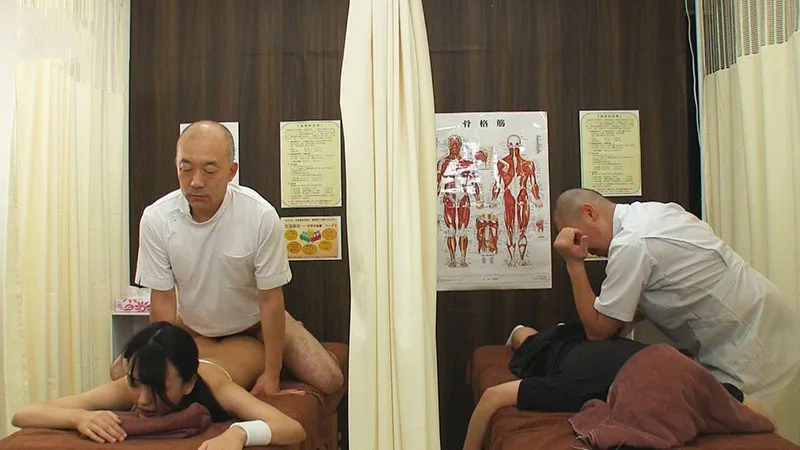 Dẫn bồ đi mát-xa rồi bị quan hệ cạnh bên mà không hề hay biết